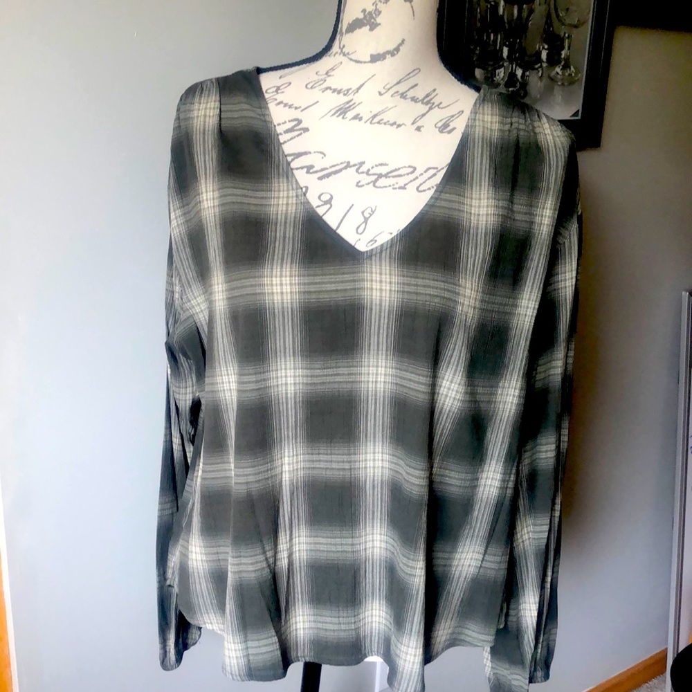Women’s olive green long-sleeved v-neck top